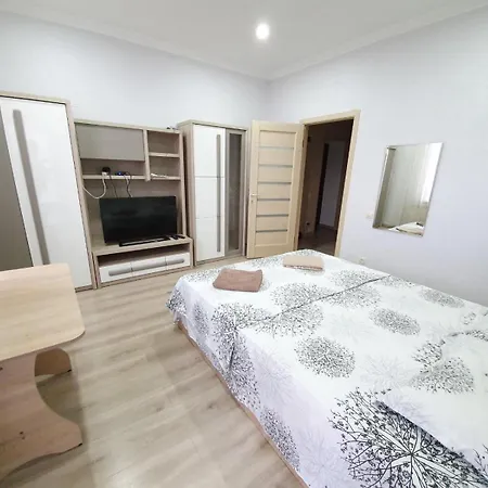 Tourist Home At Stefan Cel Mare With 2 Rooms Chisinau Exterior photo