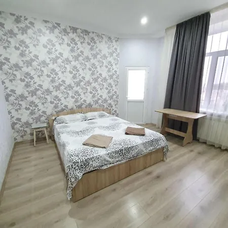 Tourist Home At Stefan Cel Mare With 2 Rooms Chisinau Exterior photo