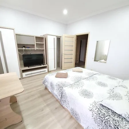 Tourist Home At Stefan Cel Mare With 2 Rooms Chisinau Exterior photo